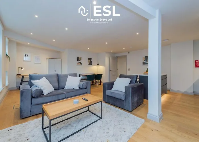 Open Plan 2 Bedroom Church Apartment With Free Parking