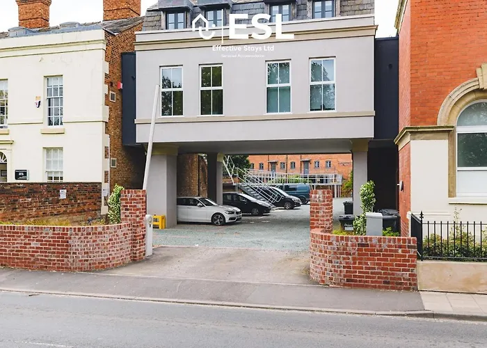 Open Plan 2 Bedroom Church Apartment With Free Parking