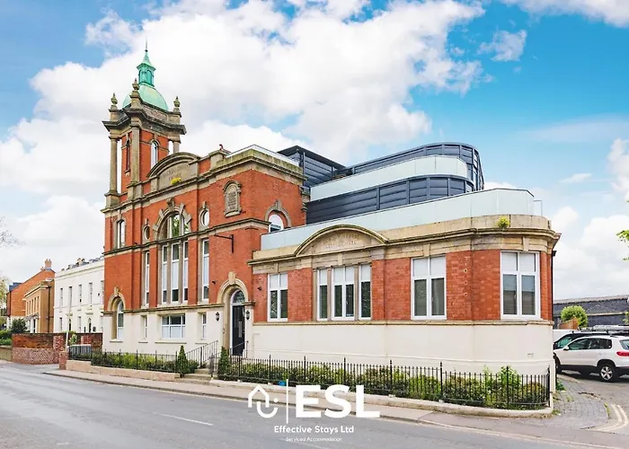 Open Plan 2 Bedroom Church Apartment With Free Parking