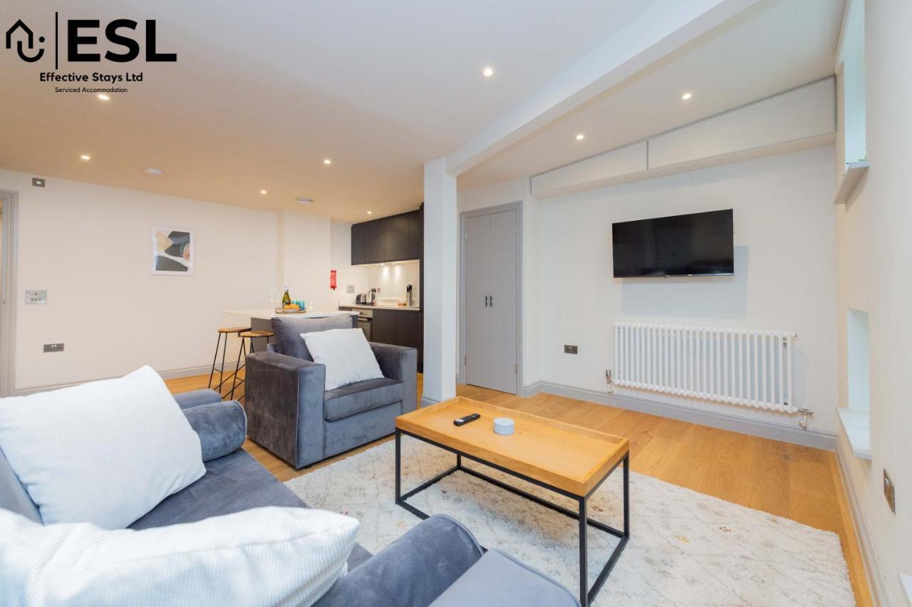 Open Plan 2 Bedroom Church With Free Parking Apartment