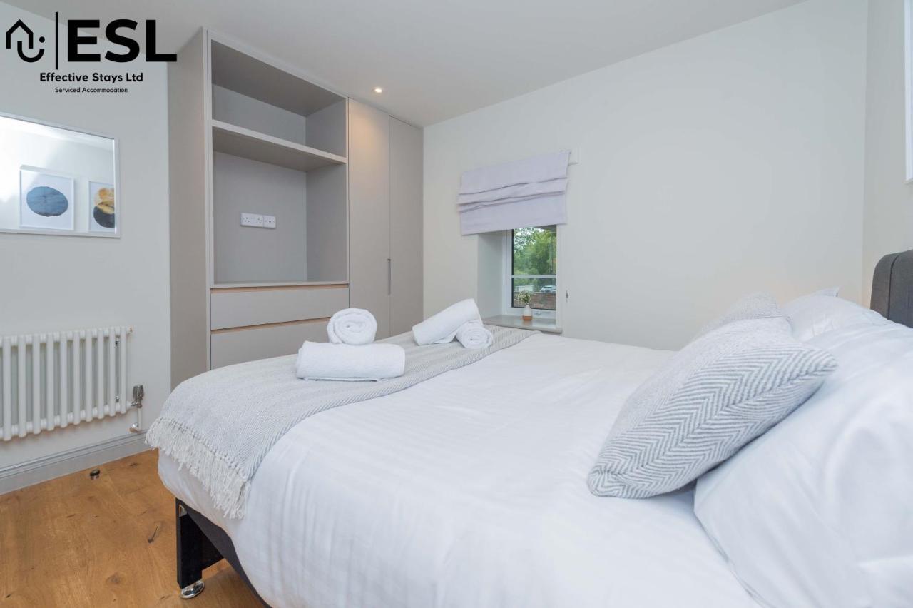 Open Plan 2 Bedroom Church With Free Parking