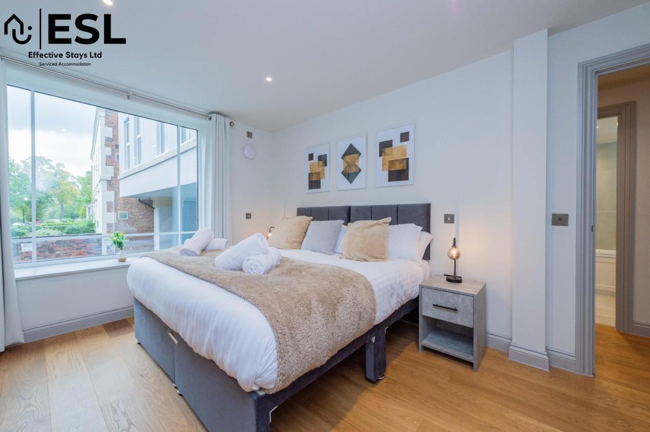 Open Plan 2 Bedroom Church With Free Parking *