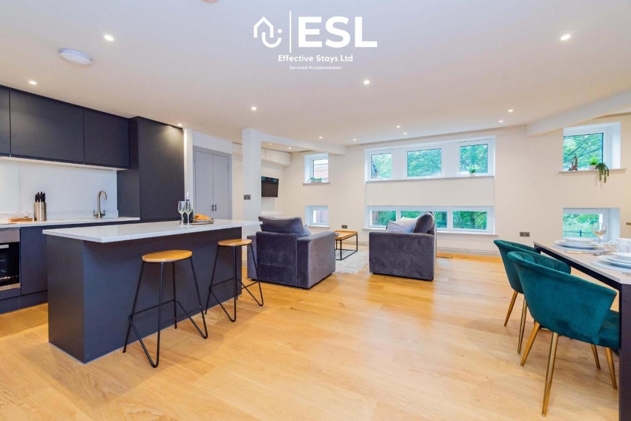 Apartment Open Plan 2 Bedroom Church With Free Parking *