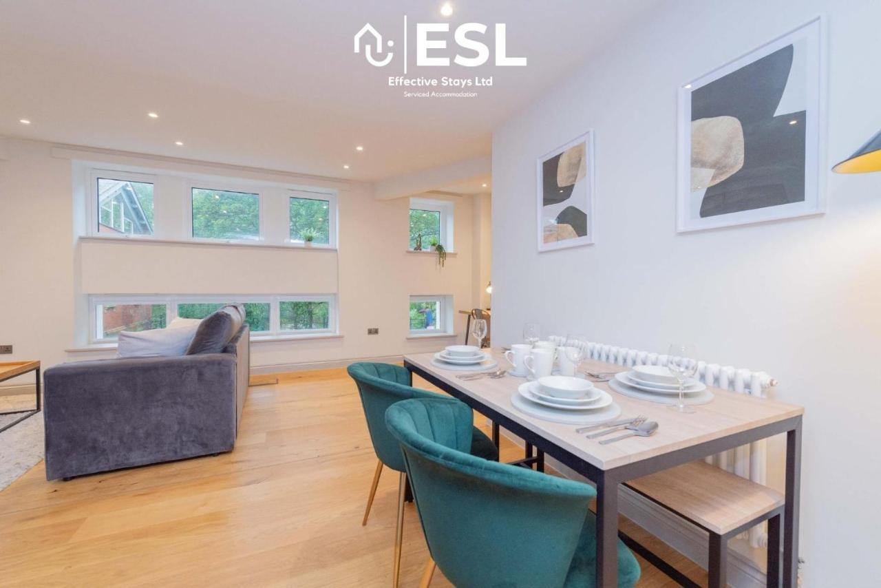 Open Plan 2 Bedroom Church With Free Parking