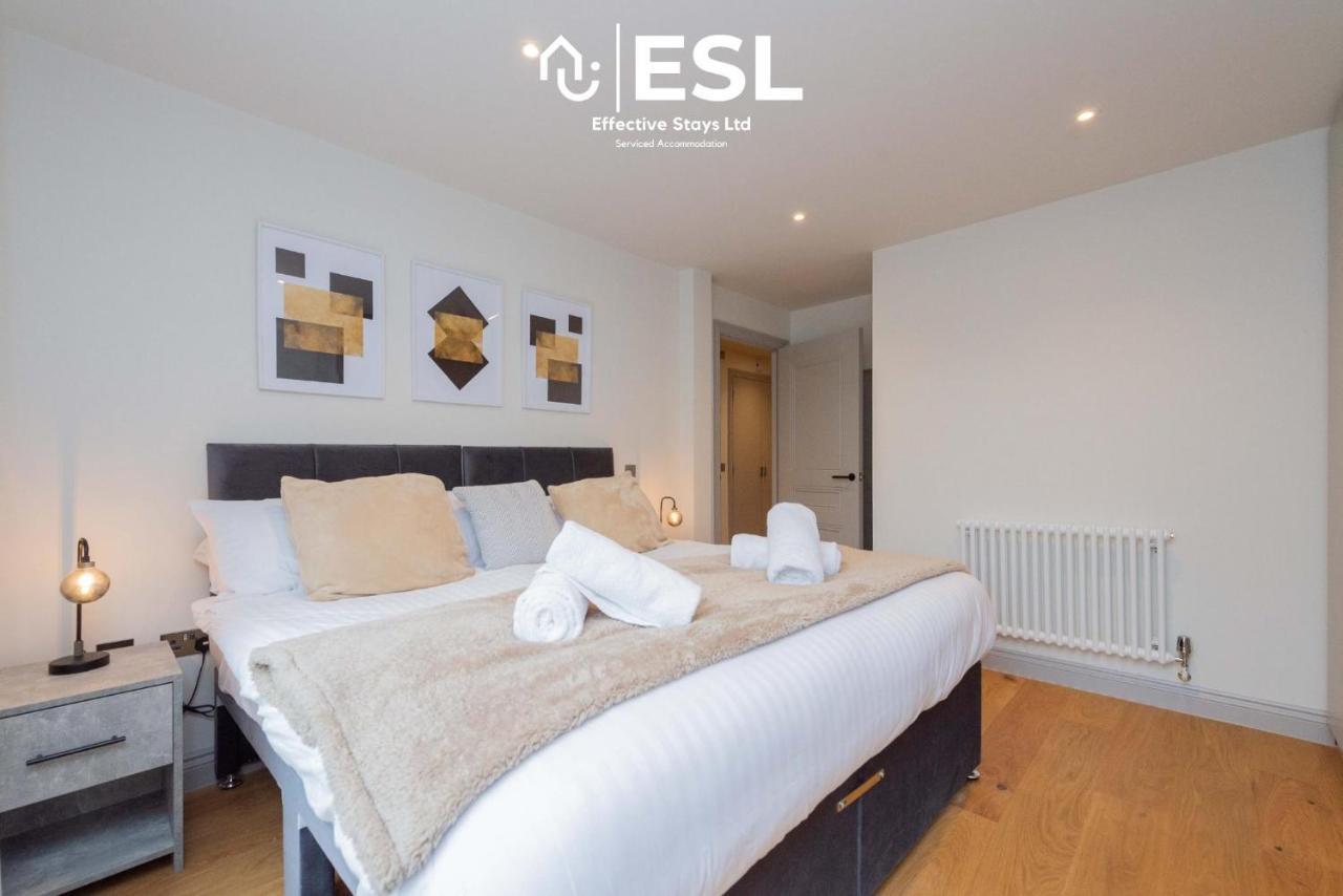 Open Plan 2 Bedroom Church With Free Parking Apartment