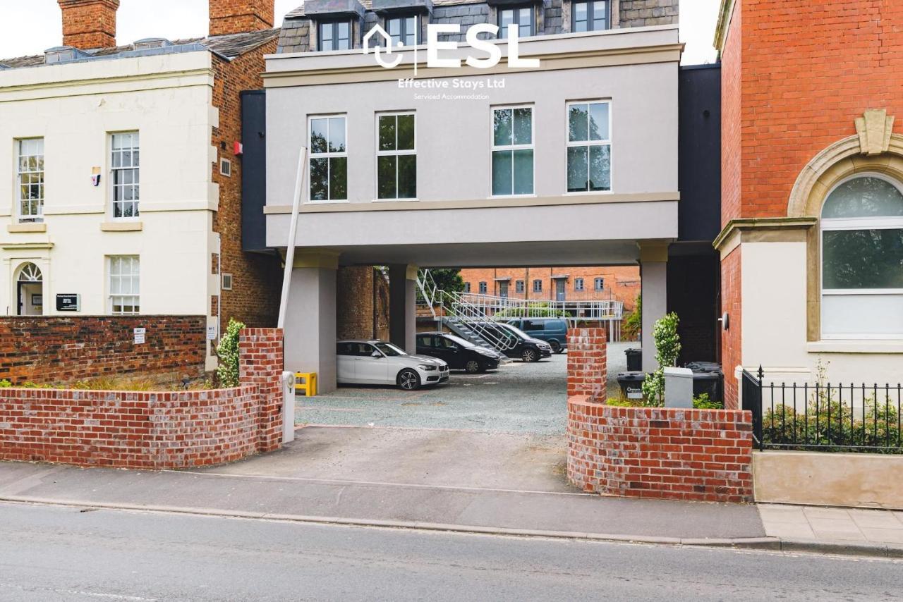 Open Plan 2 Bedroom Church With Free Parking Apartment